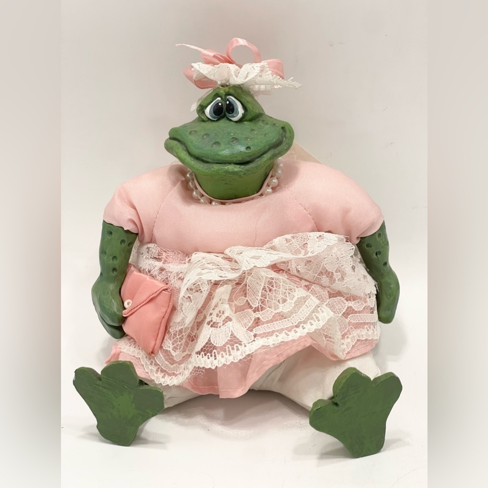 Country Folk Pinkykins Frog Shelf Sitter Decor 5.5” Toad Pink Resin Dress Fancy